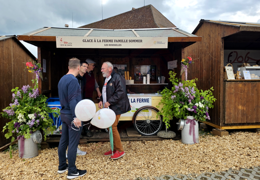 fTDM-6e-glace-a-la-ferme-famille-sommer les-reussilles 